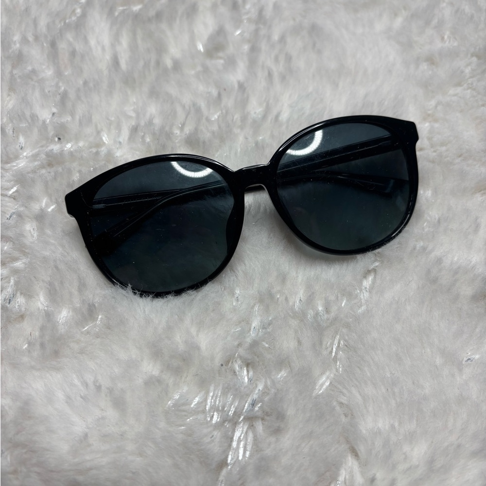 Gucci Classic Black Sunglasses